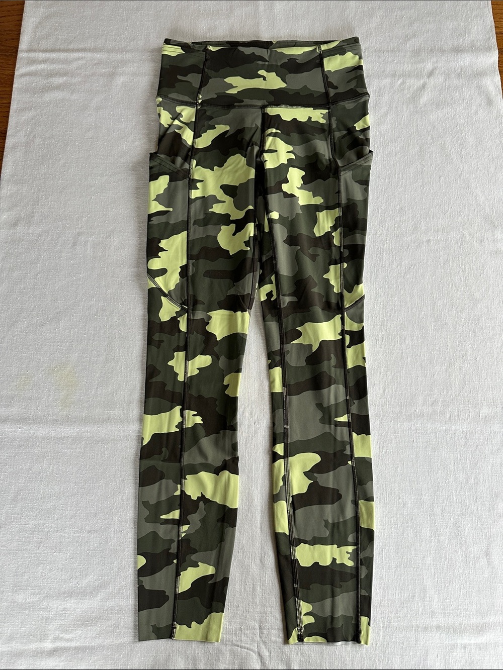 Lululemon Fast and Free Tight 4 Heritage 365 Camo Crispin Green Multi